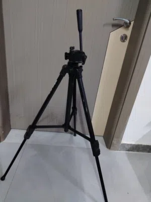 ستاند كمرة مستعمل وما بنختلف
