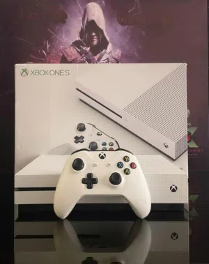 Xbox one s 1000 giga بحالة الوكالة مع لعبه Gta v & sleeping dogs