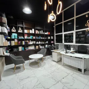 محل تجاري مع فترة سماح للإيجار في الشويخ الصناعية