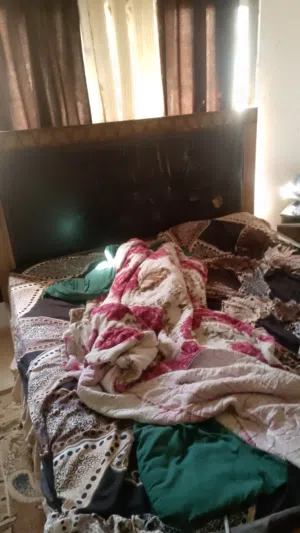 غرفه نوم كامله تحتاج لصيانه حفيفه بدون مفارش تخت سعرها كثير مميز