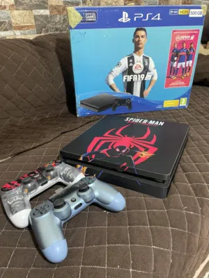PS4 Slim 500GB للبيع نظيف جدًا + 2 أيدي كوبي شغال 100% بدون مشاكل مع الكرتونة سعر 800 شيكل