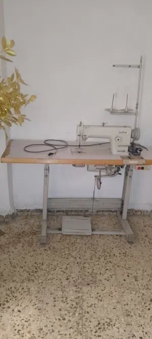 ماكينات خياطة صناعية للبيع (ماكينة أوفرلوك Yamato + ماكينة درزة Brother) بحالة ممتازة