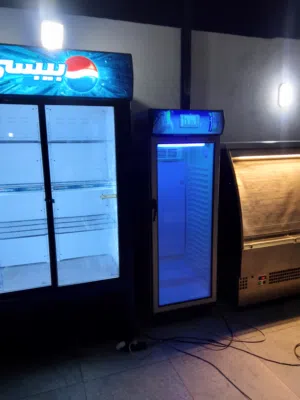 ثلاجة عرض مستعملة