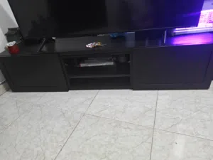 طاولة تلفاز شبه جديدة