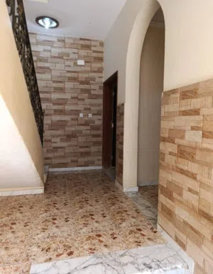 منزل في المستشفى العسكري[300]م.دورين.الدور الثاني شقتين سعر البيع[850]الف