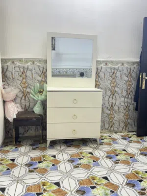 ميز مكياج جديد