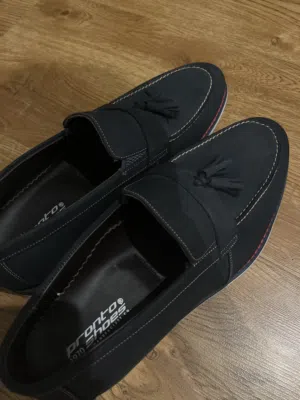 Loafers للبيع المقاس 42 السعر 28 قابل للتفاوض ما انلبس وبدون علبه السعر قابل للاتفاق عند الجديه