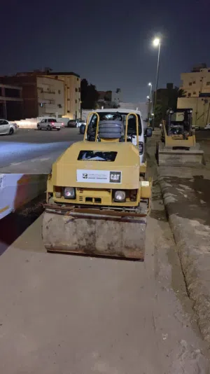 cتأجير مدحلة طرق من نوع كاتربيلر