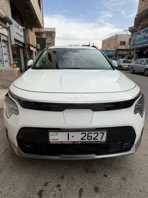 كيا نيرو موديل 2023 كهربائية wave بلون أبيض فحص 3 جيد ممشى قليل 39 الف كيلو