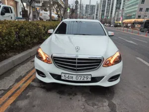 Mercedesd-Benz White E300 full-option  Low mileage Excellent condition