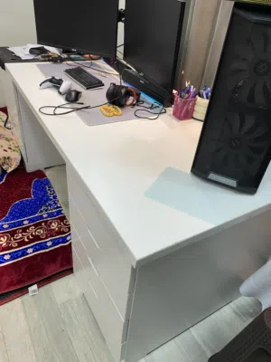 طاولة مكتبية او قيمنق للبيع