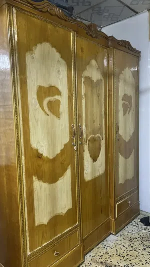 اقرة الوصف / كنتور صاج نظيف يحتاج حك وصبغ فقط اني مشلعه الزخرفة ماحبيتها