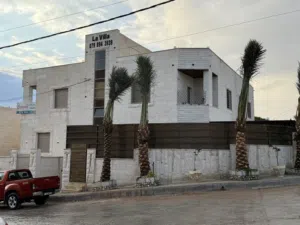4 Bedrooms . 3 Bathrooms . 250 m20