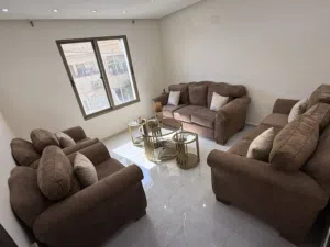 طقم كنب بحالة ممتازة