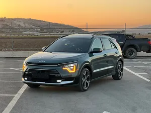 كايا-نيرو-هايبرد-بنزين-كهرباء-فل-الفل-فتحة-سقف-لون-مميز-اضافات-مميزة-2022