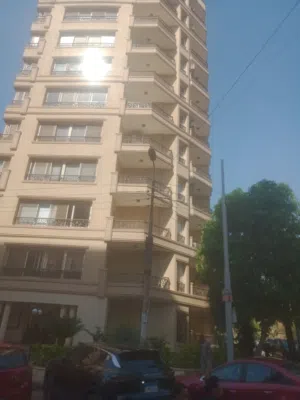 للايجار محل لوكس النزهة 120 متر 60 ألف جنيه شهريا يصلح صالون حلاقة وأنشطة اخرى