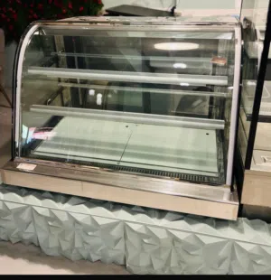 ثلاجه عرض سندويجات وكيكات