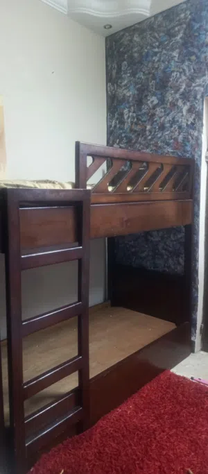 تخت طابقين خشب اصلي يستحمل اوزان عاليه