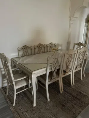 طاولة سفرة مستعمل للبيع بحالة جيدة