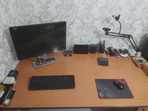 طاولة مكتب بحال الجديد