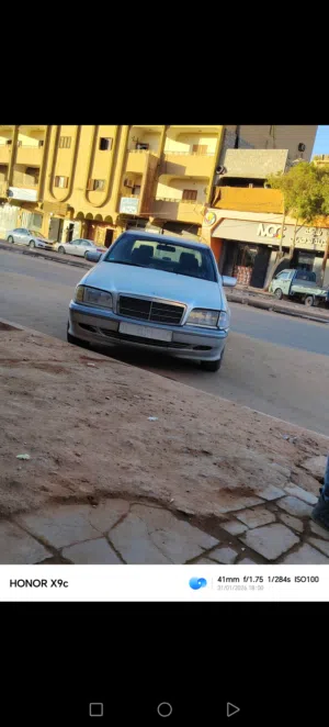 السلام عليكم مرسيدس هرم محرك 18 جكشن بلاستك صاله دراولك مكيف محرك لاقوه الا با الله قمم نضاف