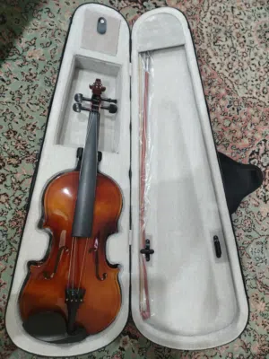 كمان جديدة صوتها نقي مع قوس مناسبة للكل سعرها جميل