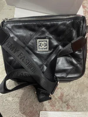 Black Gucci for sale  in Hawally