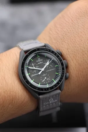 Omega . Analog Quartz . Black . New0