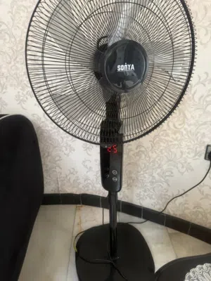 مروحة عامودية لون اسود