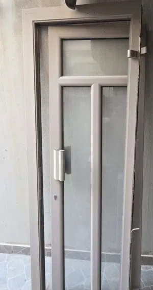 نحن نشتري جميع أنواع الخردة المعدنية ونوافذ الألمنيوم والأبواب والنوافذ والأبواب الفولاذية القديمة