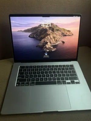 Like-new Apple Macbook Air M4 15 inches