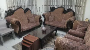 للبيع  1- طقم كنب زان مصري (9) مقاعد  بحاله ممتازه جدا.