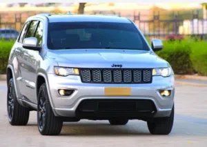 Used Jeep Grand Cherokee in Al Dakhiliya