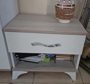 غرفه نوم كامله مع خزانه بروحها