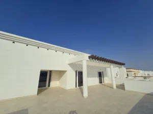 250 m2 3 Bedrooms Apartments for Rent in Muscat Al Mawaleh