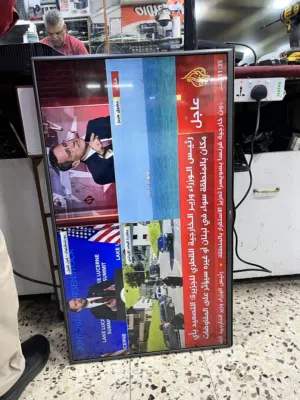 شاشة LG 42 مع ريموتها و قاعده للبيع