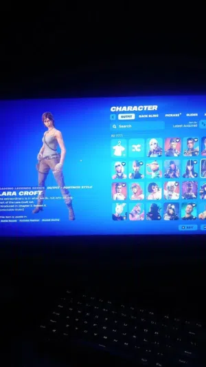 حساب فورت نايت نادر (  لارا كروفت وغيرهم كثيرا)