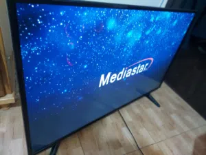 شاشه  50 انش  FHD   مافيها اي مشكله او ضربه  للبدل على شاشة كمبيوتر  27 انش ips