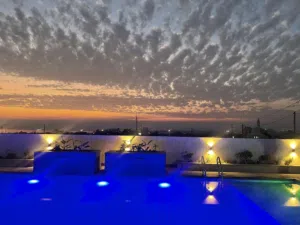 فيلا من 3 طوابق  تشطيبات فاخره وإطلاله رائعه على البحر الميت  Splendid villa with pool