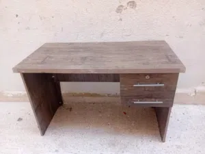 طاولة مكتب للبيع