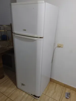 ثلاجة  في حالة جيدة