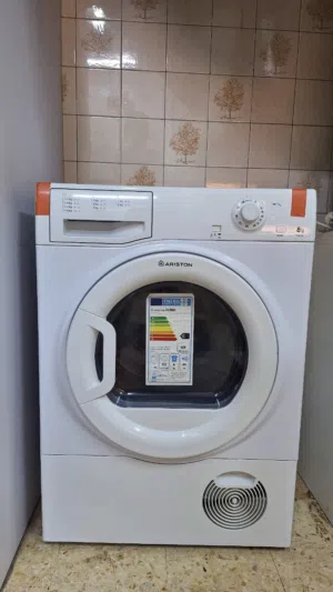 نشافة اريستون بحالة ممتازه