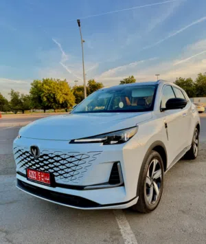 الجديدة والانيقة والفخمه  2026 شانجان UNI S جمالها ف فخامتها  SUV وسط بنظام دفع أمامي