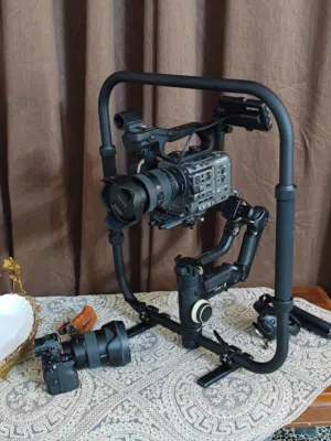 كمبل كرين 3s مع رنك للمراوس برونين rs4 pro  الكمبل والرنك smallrig غراضهم كاملة  يتحمل وزن 6 ونص كيل