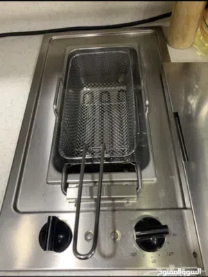 قلاية دجاج و بطاطس حديثة الشكل متوسطة الحجم