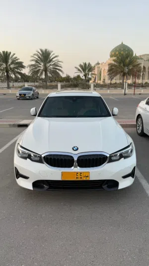 BMW 330i للبيع فقط