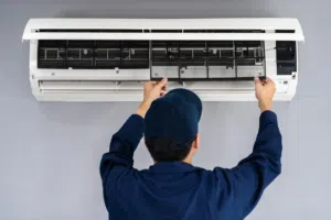 خدمة مكيفات سريعة على مدار 24 ساعة
