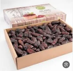 تمر اسود يوجد لدينا كميه الكيلو بي 10 ريال
