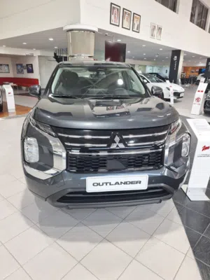 Mitsubishi outlander 5 seater fabric 2WD