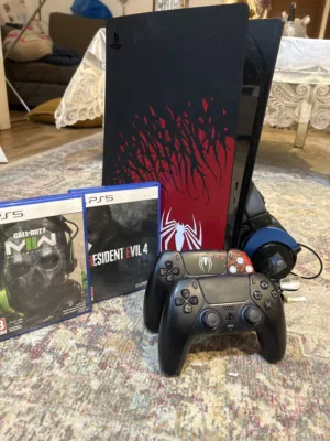 بلايستيشن 5 مع 2 يد و سماعه و 2 CD إصدار spider man 2